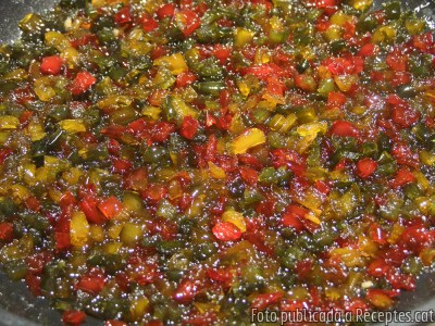 Torradetes de pebrot agredolç amb formatge